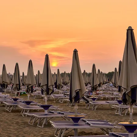 Bright Seafront Flat In With Side Sea View * Bibione