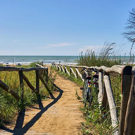 Bright Seafront Flat In With Side Sea View Bibione