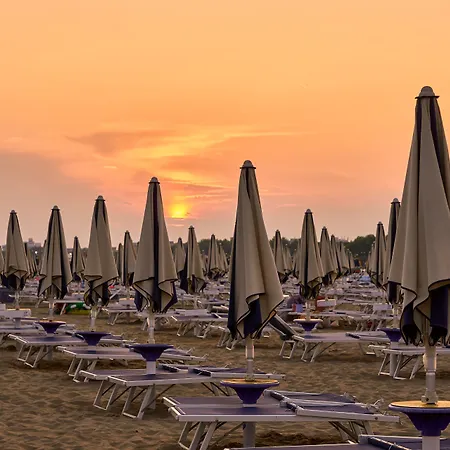 Bright Seafront Flat In With Side Sea View Apartment Bibione