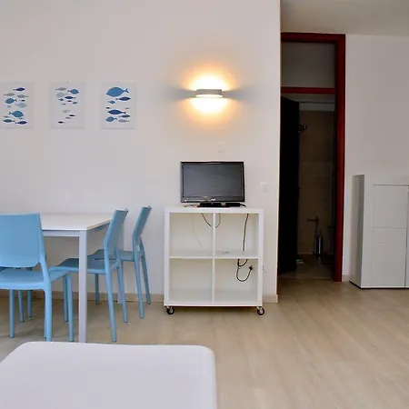 Apartmán Bright Seafront Flat In With Side Sea View *