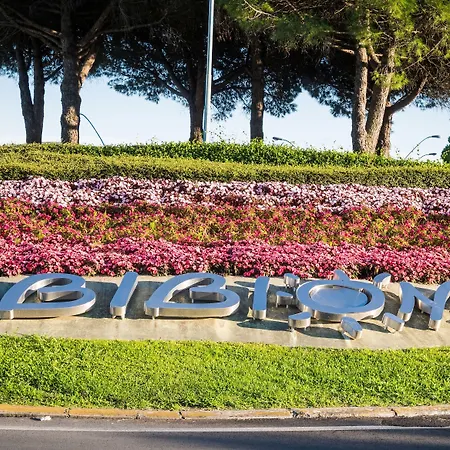 Bright Seafront Flat In With Side Sea View Bibione