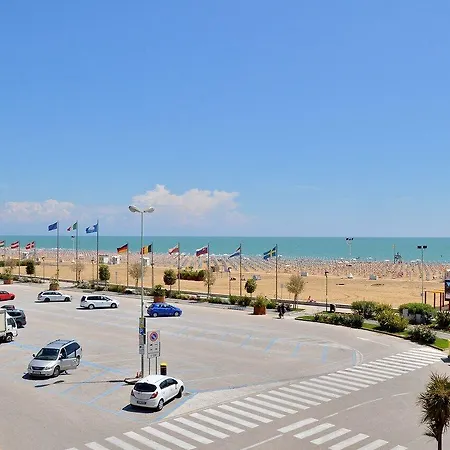 Apartmán Bright Seafront Flat In With Side Sea View Bibione